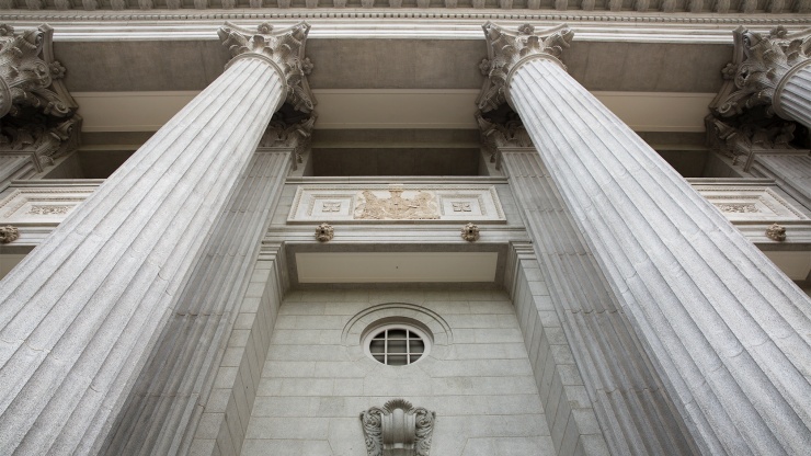 เสาต้นใหญ่ของอาคารที่ตั้งของ National Gallery of Singapore