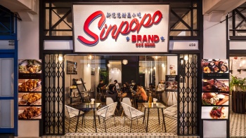 ภาพมุมกว้างของ Sinpopo Brand บนถนน Joo Chiat