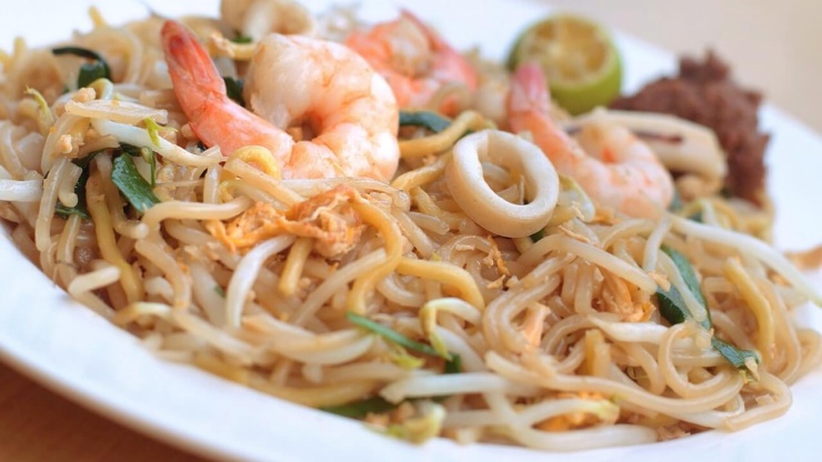 Góc chụp cận cảnh của Mì xào tôm kiểu Phúc Kiến (Hokkien Prawn Mee).