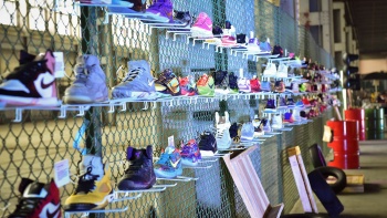 Hàng loạt mẫu sneaker có số lượng giới hạn