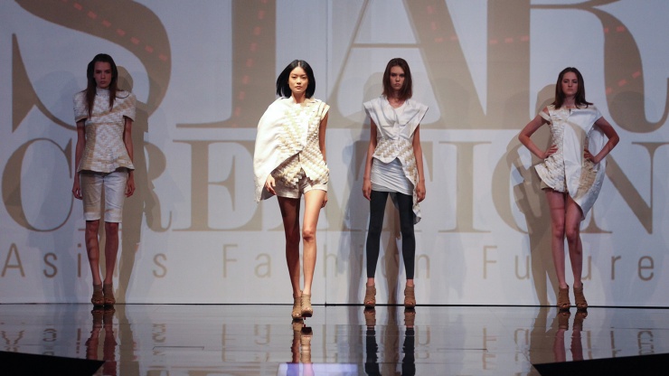 Hãy tự mình khám phá các thiết kế phiên bản giới hạn và các trang phục độc nhất vô nhị của các nhà thiết kế mới nổi tại Asia Fashion Exchange.