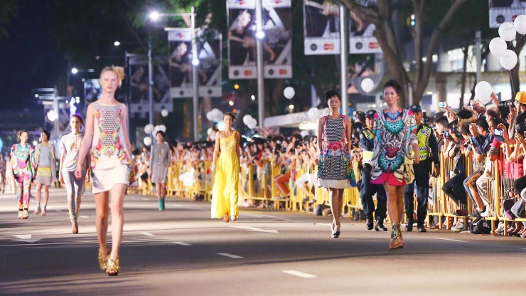 Sự kiện thời trang Fashion Steps Out @ Orchard là một lễ hội thời trang đem sự lộng lẫy và những khuynh hướng thời trang mới nhất ra đường phố.
