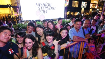 Ảnh chụp bởi Orchard Road Business Association Fashion Steps Out @ Orchard là một loạt các chương trình sôi động kéo dài trong sáu tuần, trình diễn các xu hướng thời trang mới nhất.