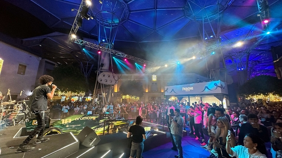 Tiệc tùng tại Zouk DJ ở Clarke Quay
