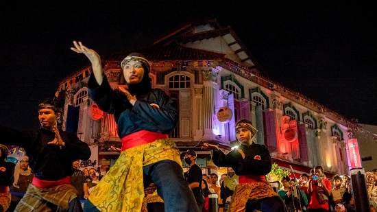 Tiệc tùng trên đường phố Kampong Gelam nhộn nhịp