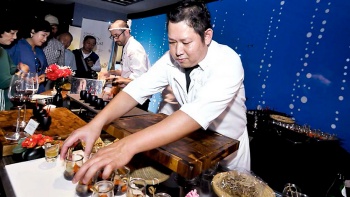 World Gourmet Summit còn có sự kết hợp giữa các đầu bếp Singapore và các tên tuổi ẩm thực khác từ khắp thế giới.