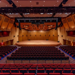 Hình chụp góc rộng Phòng hòa nhạc tại Trung tâm Hội nghị Singapore Conference Hall