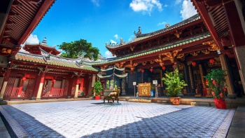 Sân vườn của Chùa Thian Hock Keng