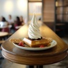 Bánh waffle với kem vỏ mềm của Sunday Folks, Jalan Merah Saga Holland Village 