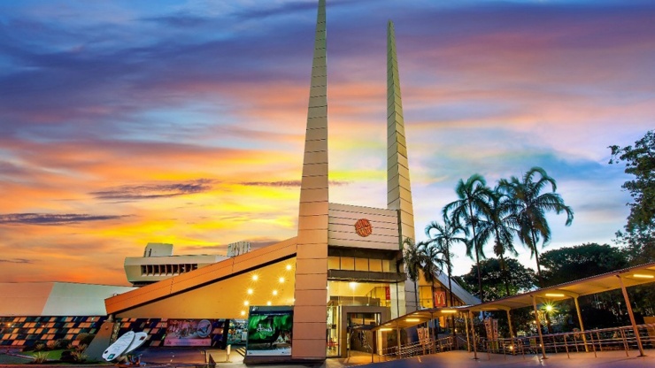 Bên ngoài Trung tâm Khoa học Singapore (Science Centre Singapore)