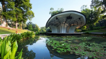Một nhà hát ngoài trời ở Vườn Bách thảo Singapore Botanic Gardens. 