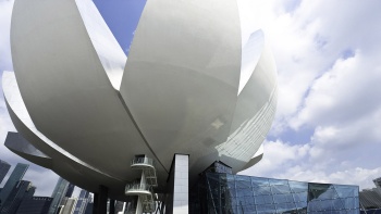 ArtScience Museum (Bảo Tàng Khoa Học Nghệ Thuật)