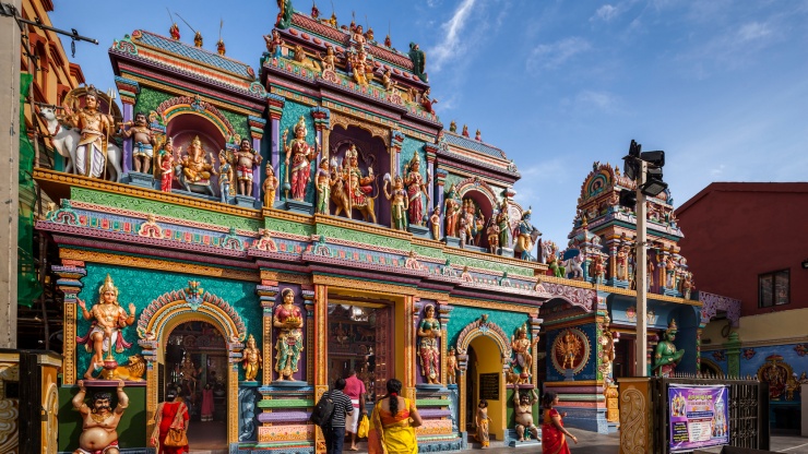 Uncover how the modern and traditional merge in Littlie India, with our guide to the district’s essential experiences.